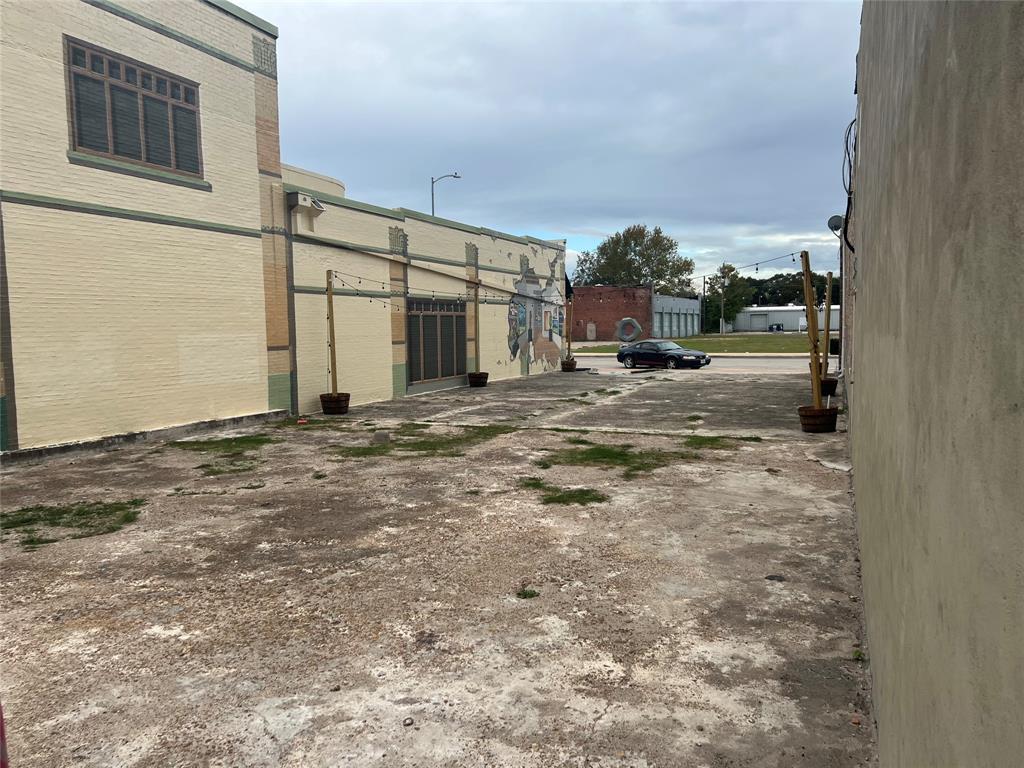112 W Texas Avenue, Baytown, Texas image 9