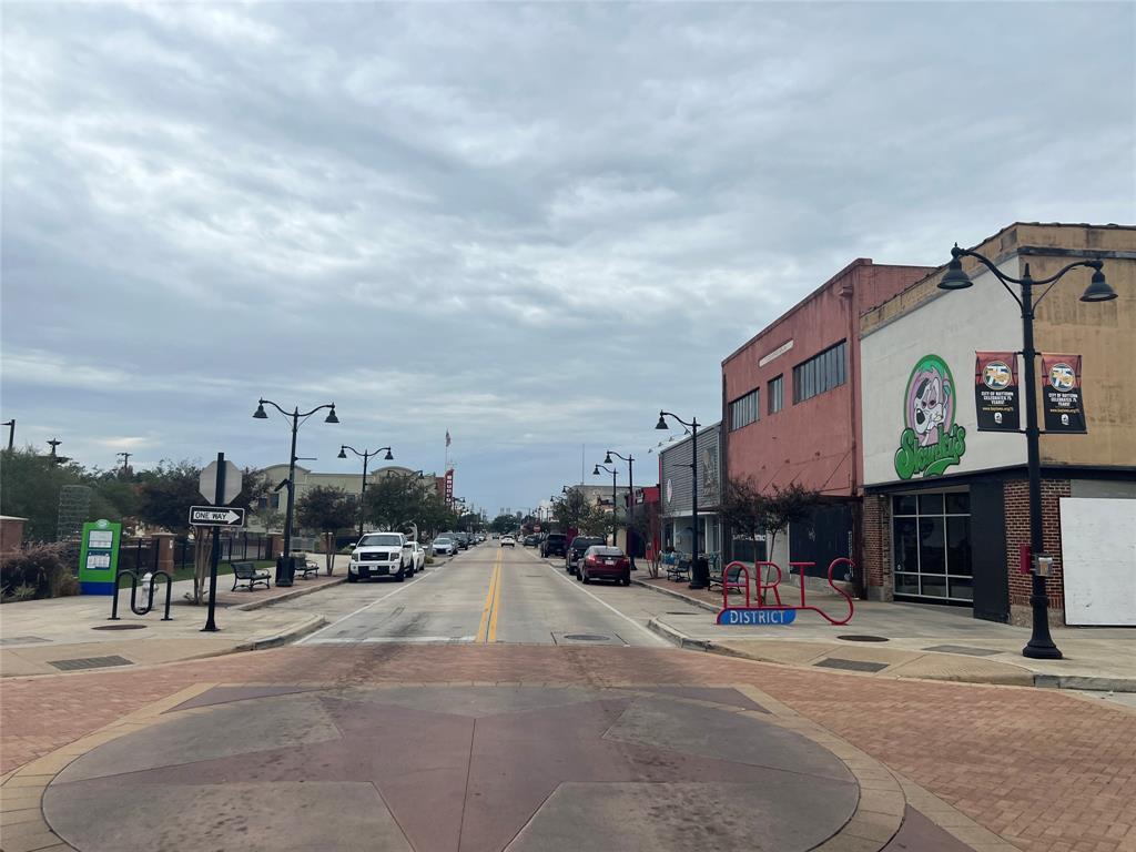 112 W Texas Avenue, Baytown, Texas image 2