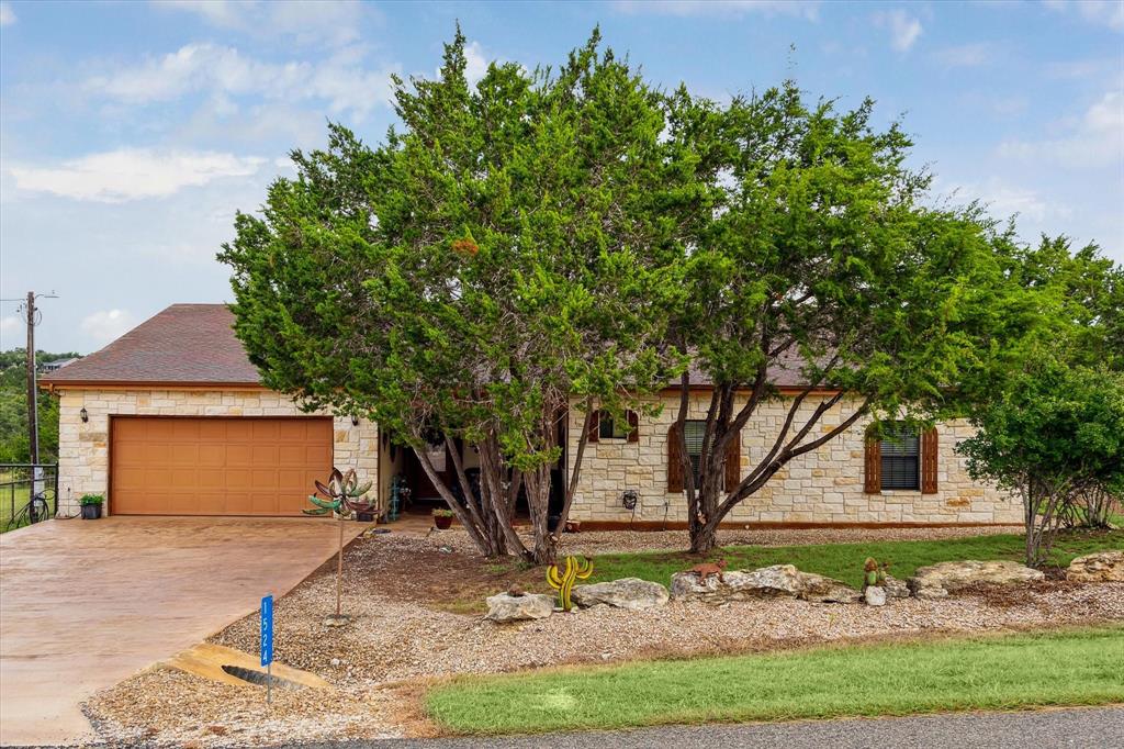 1524 Log Cabin Lane
