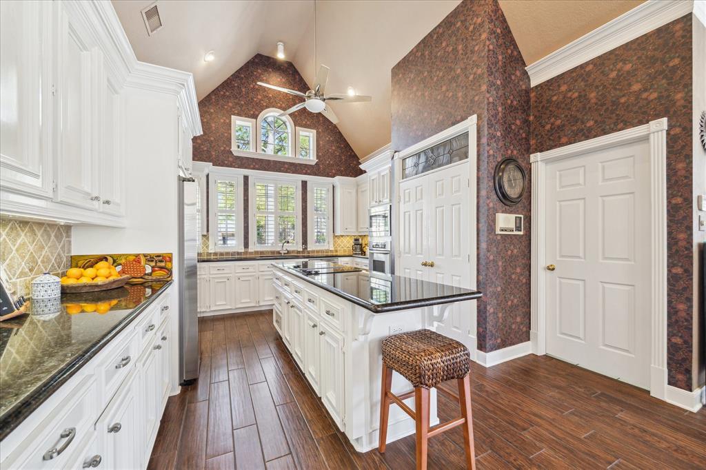 5902 Juniper Bluff Court, Kingwood, Texas image 12
