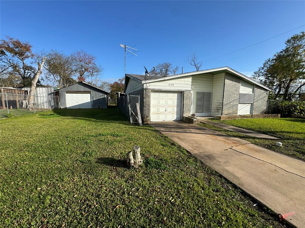 417 9th Street, Dickinson, Texas image 1