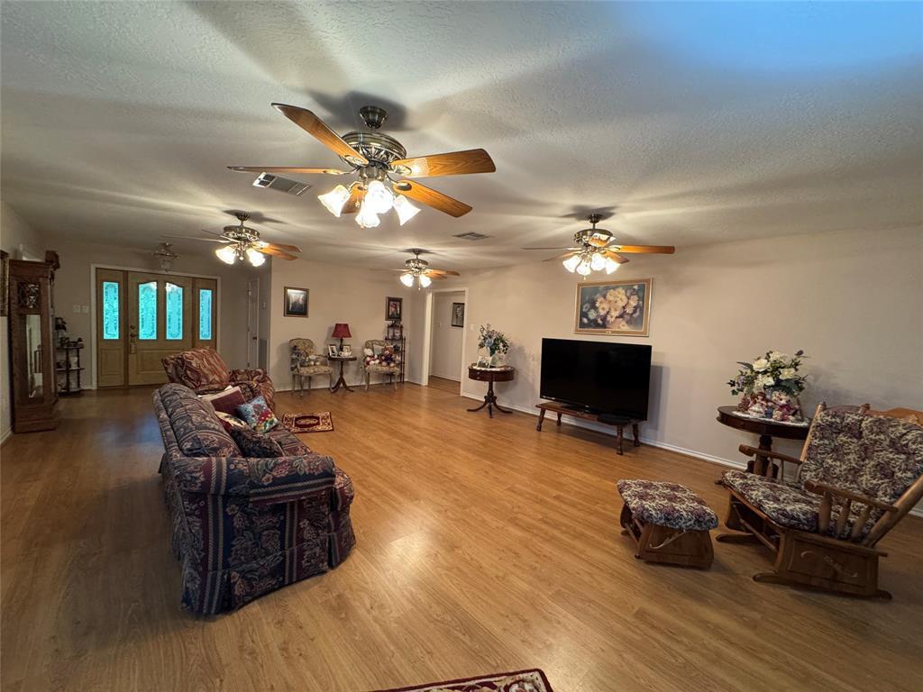 156 Magnolia Bend Drive, Livingston, Texas image 5