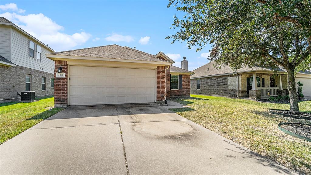 3037 Camelia View Lane, Dickinson, Texas image 1