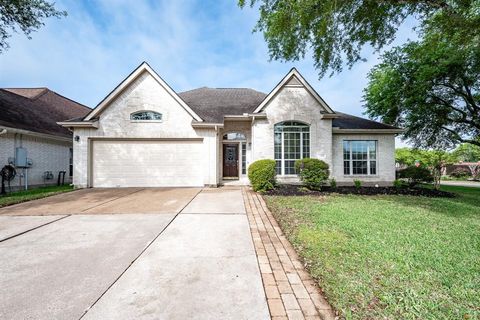 Single Family Residence in Pasadena TX 4302 Arboretum Drive.jpg