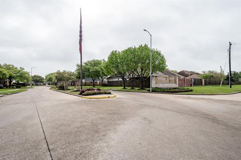 Single Family Residence in Pasadena TX 4302 Arboretum Drive 43.jpg