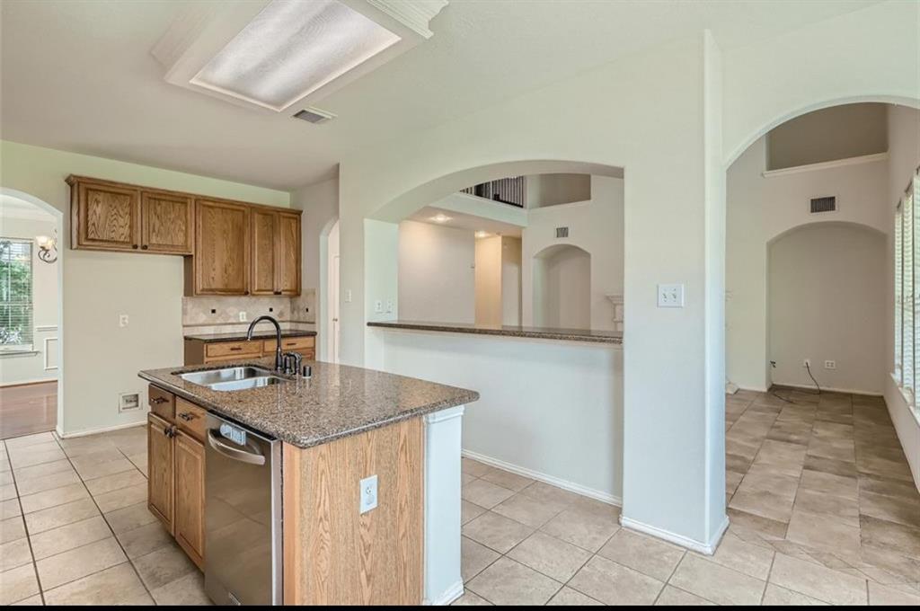 9819 Memorial Crossing Drive, Tomball, Texas image 12