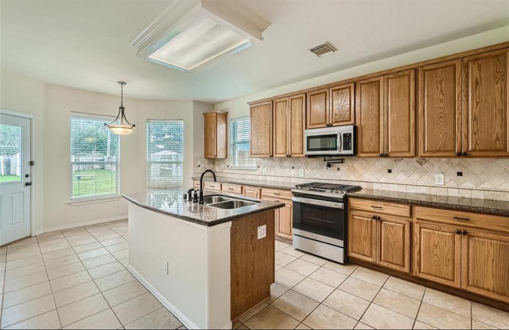 9819 Memorial Crossing Drive, Tomball, Texas image 13
