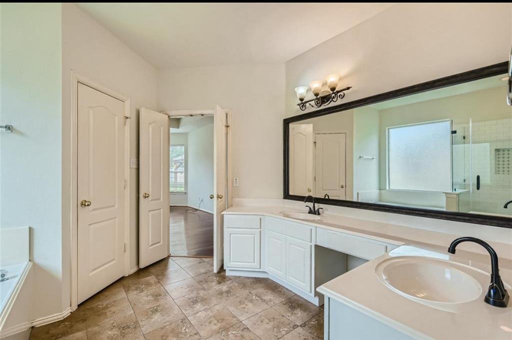 9819 Memorial Crossing Drive, Tomball, Texas image 17