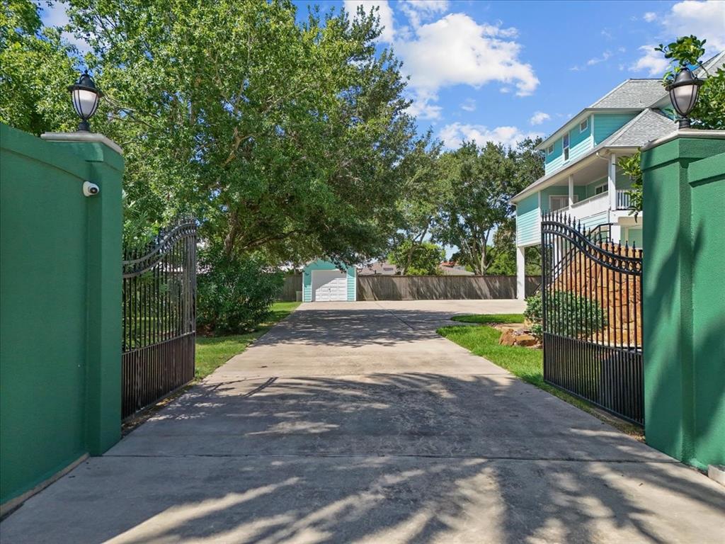 2564 E Bayshore Drive