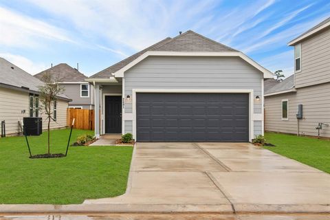 Single Family Residence in Conroe TX 2481 Bull Trout Drive.jpg