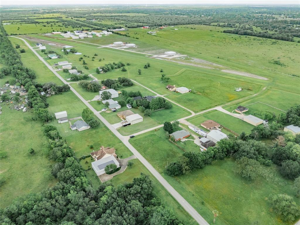814 Hal Mclain Road, Manvel, Texas image 38