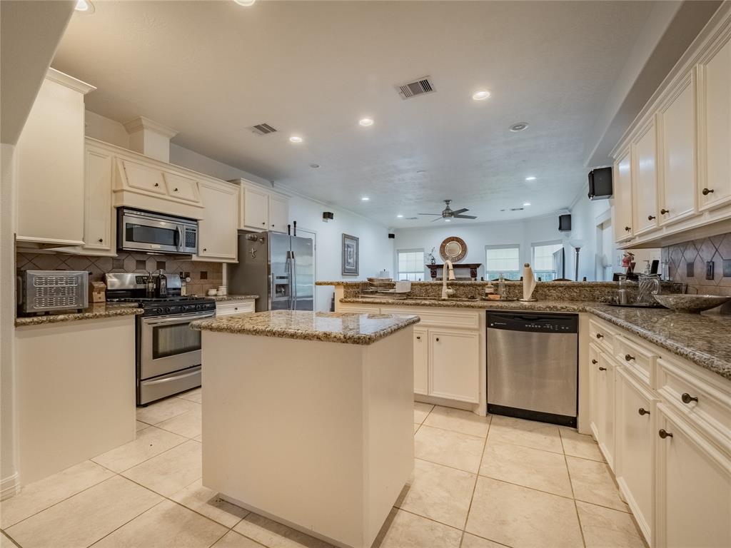 814 Hal Mclain Road, Manvel, Texas image 9