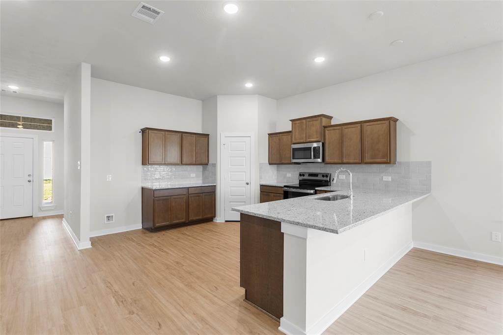 441 Shoreview Drive, Conroe, Texas image 7