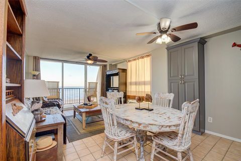 Condominium in Galveston TX 415 Beach Drive 9.jpg