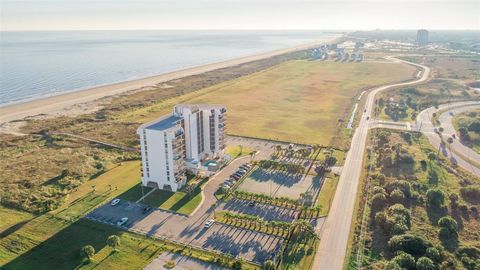 Condominium in Galveston TX 415 Beach Drive 5.jpg