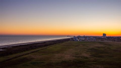 Condominium in Galveston TX 415 Beach Drive 32.jpg