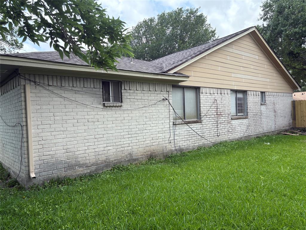 4934 Deerwood Circle, Baytown, Texas image 13