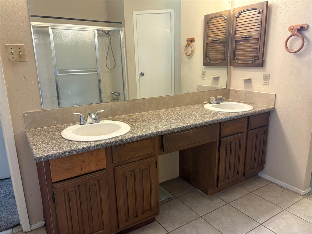 4934 Deerwood Circle, Baytown, Texas image 7
