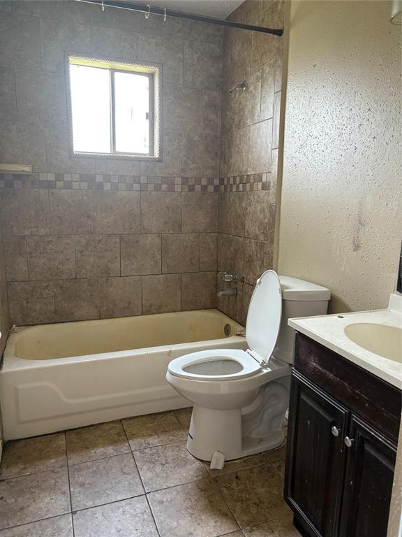 4934 Deerwood Circle, Baytown, Texas image 10