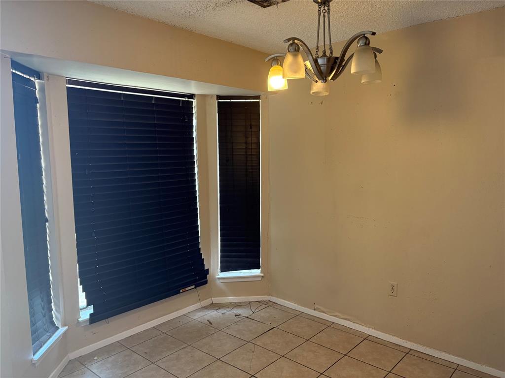 4934 Deerwood Circle, Baytown, Texas image 5