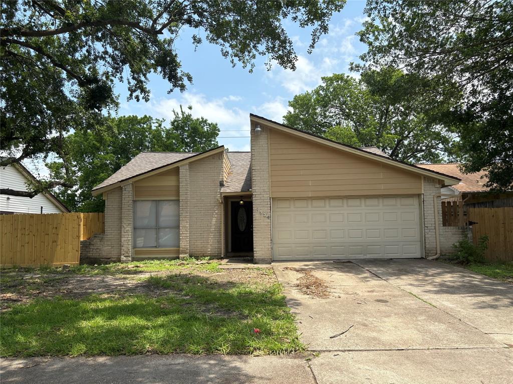 4934 Deerwood Circle, Baytown, Texas image 1