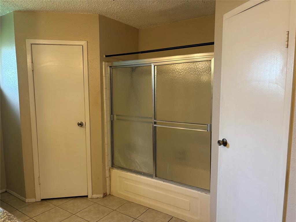 4934 Deerwood Circle, Baytown, Texas image 8