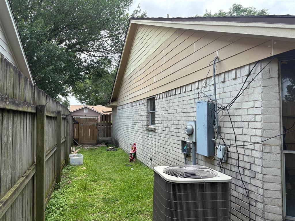 4934 Deerwood Circle, Baytown, Texas image 14