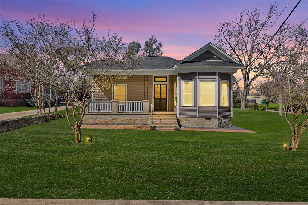 602 Clinton Street, Brenham, Texas image 1