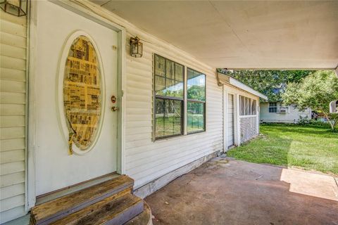 A home in Clute