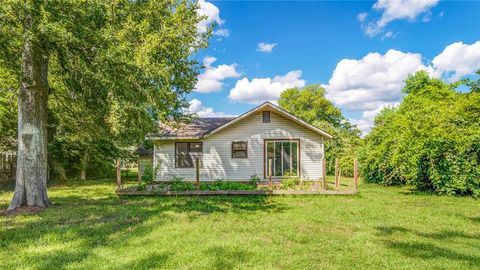 A home in Clute