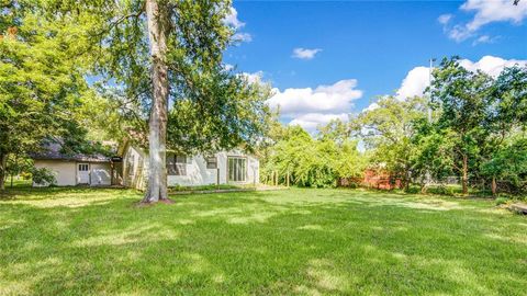 A home in Clute