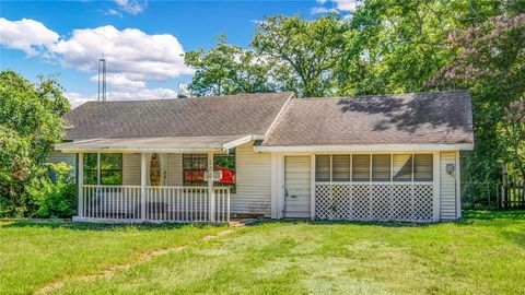 A home in Clute