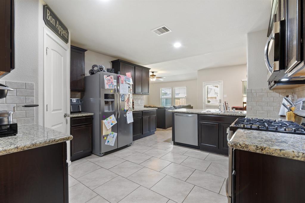 2014 Wellfleet Crossing, Fresno, Texas image 2