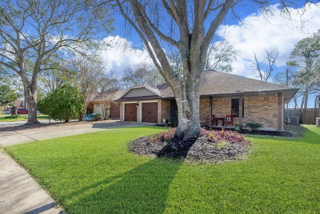 76 Alexander Court, Angleton, Texas image 19