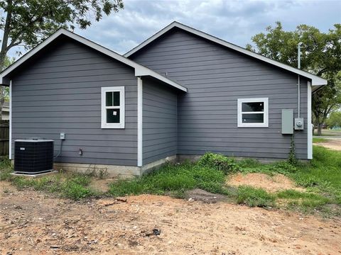 A home in Louise