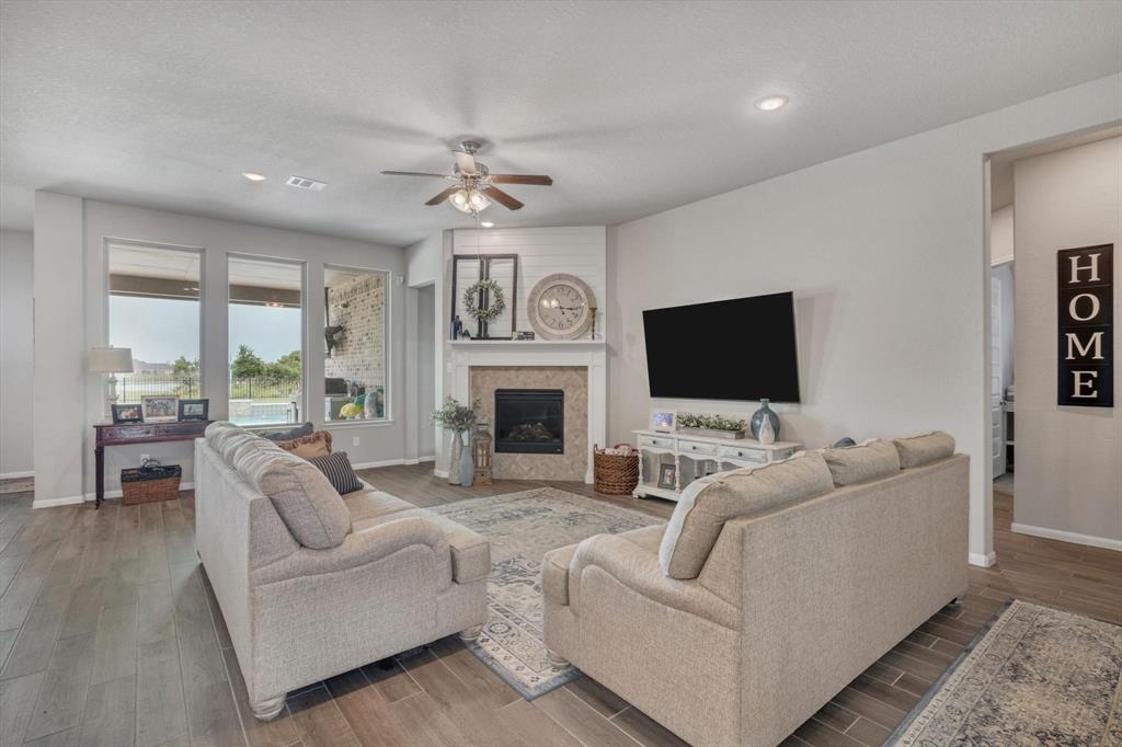 15310 Spring Lake Avenue, Mont Belvieu, Texas image 14