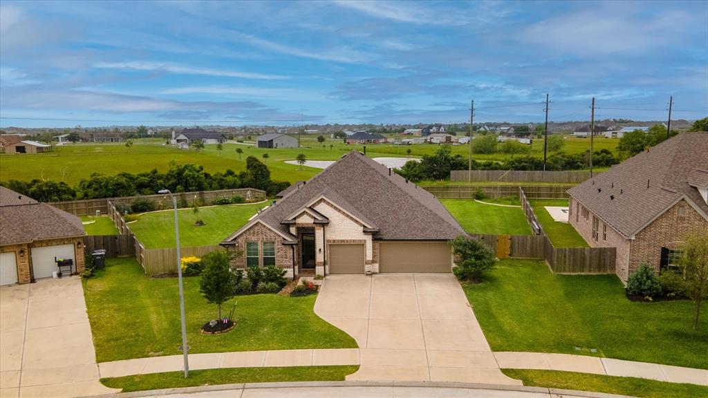 15310 Spring Lake Avenue, Mont Belvieu, Texas image 2