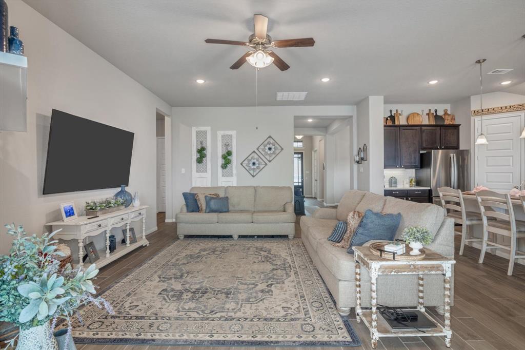 15310 Spring Lake Avenue, Mont Belvieu, Texas image 13