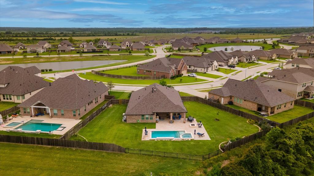 15310 Spring Lake Avenue, Mont Belvieu, Texas image 3