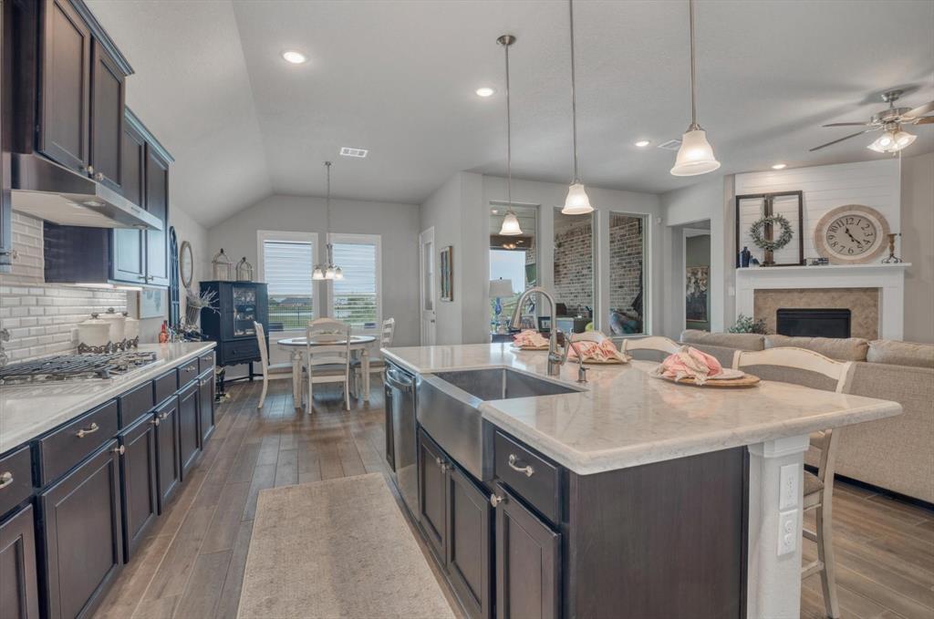 15310 Spring Lake Avenue, Mont Belvieu, Texas image 17