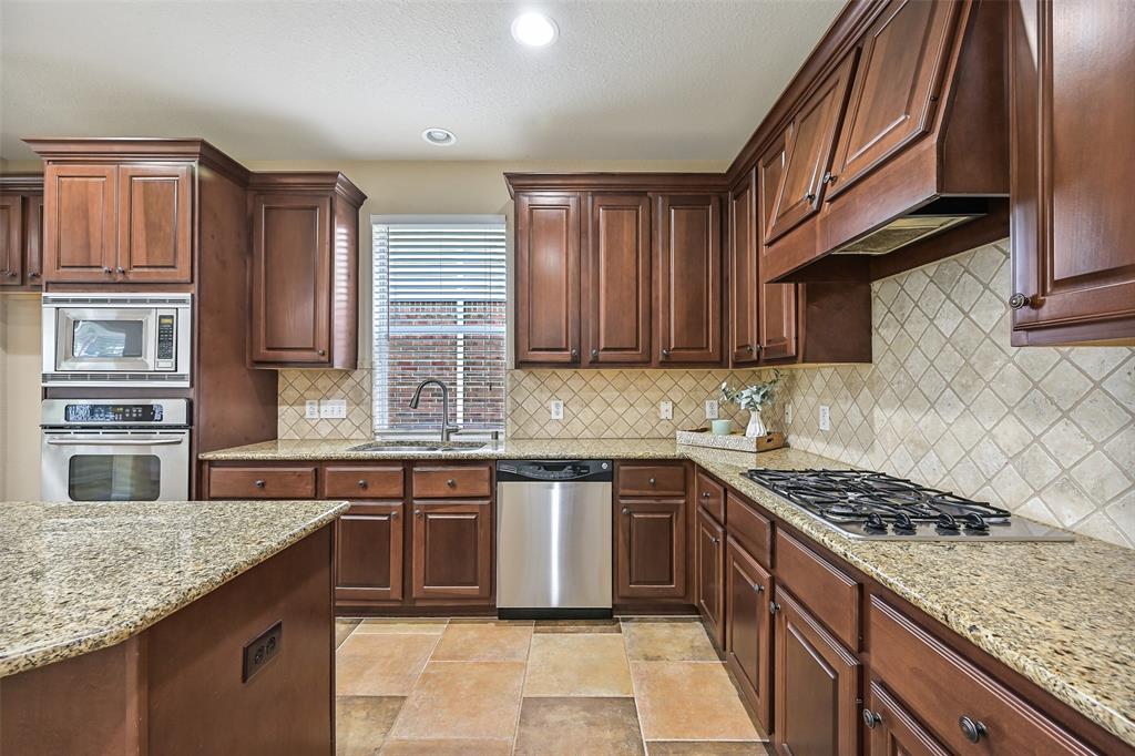 2524 Garnetfield Lane, Friendswood, Texas image 12