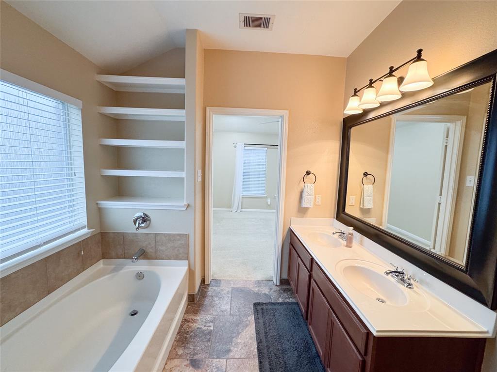 2819 Lakecrest Way Drive, Katy, Texas image 11