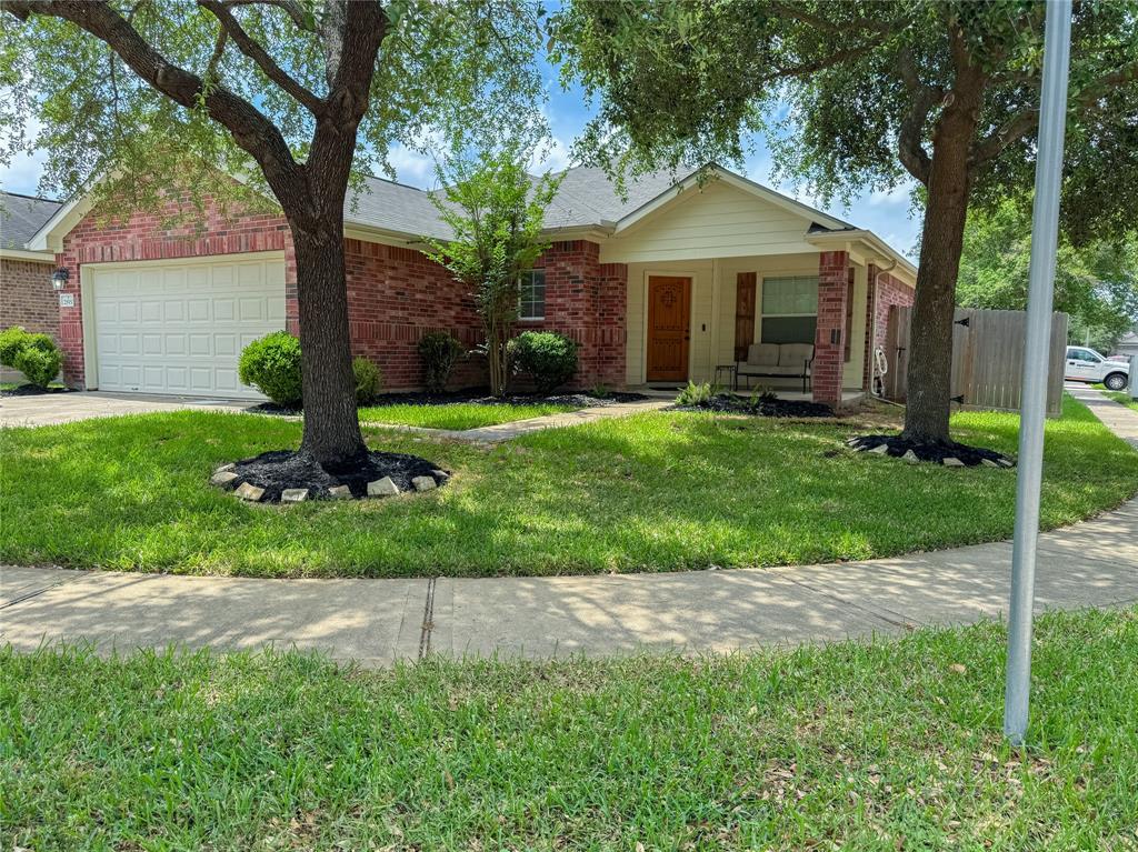 2819 Lakecrest Way Drive, Katy, Texas image 1