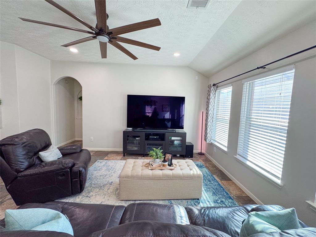 2819 Lakecrest Way Drive, Katy, Texas image 4