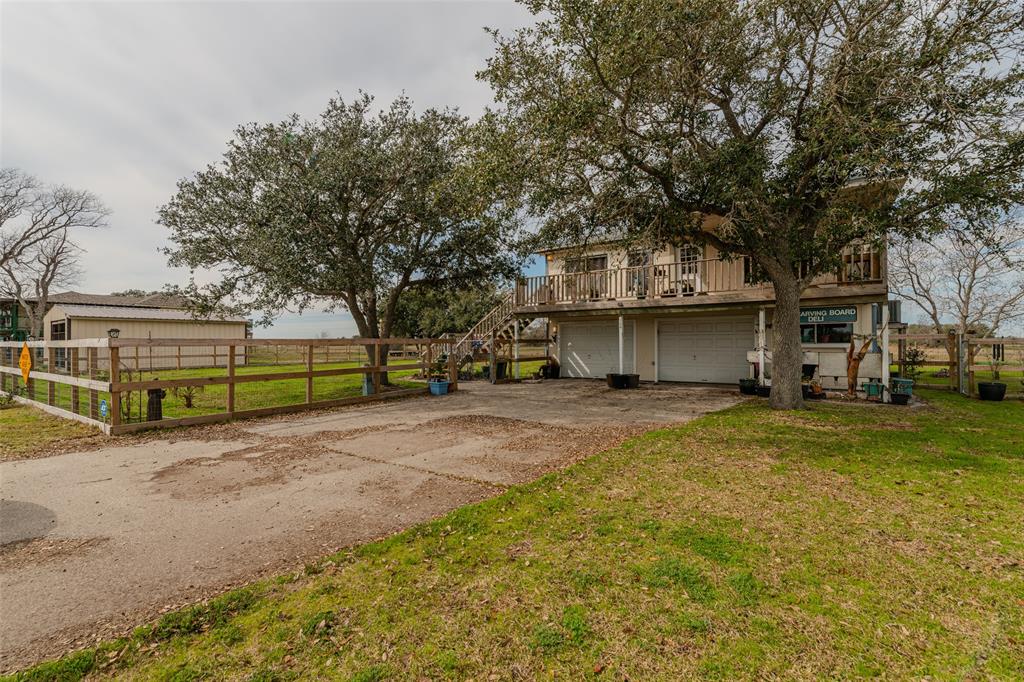 108 Linda Street, Anahuac, Texas image 3