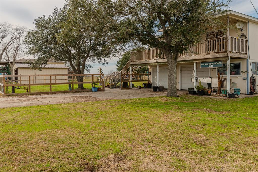 108 Linda Street, Anahuac, Texas image 2