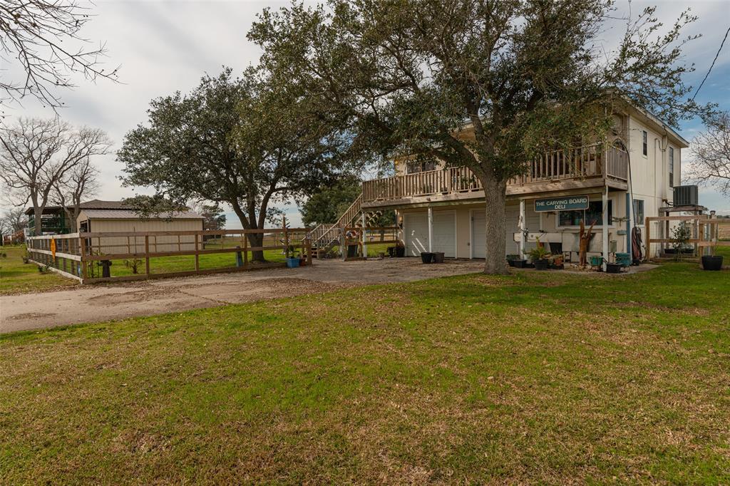 108 Linda Street, Anahuac, Texas image 1