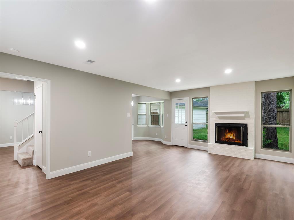 8319 Autumn Willow Drive, Tomball, Texas image 6
