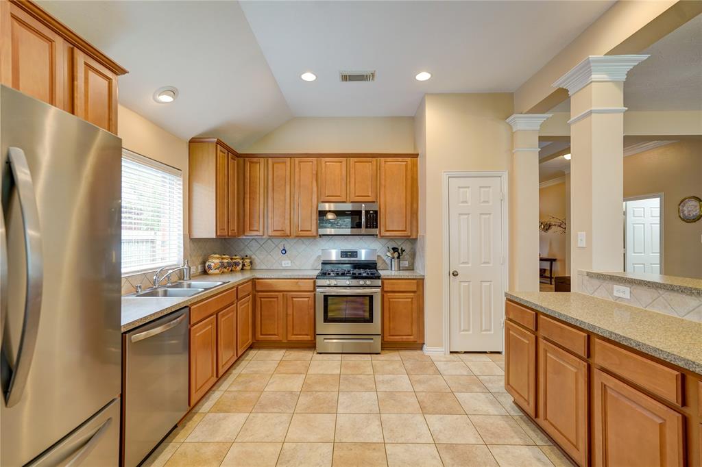 7614 Golden Thistle Lane, Cypress, Texas image 17