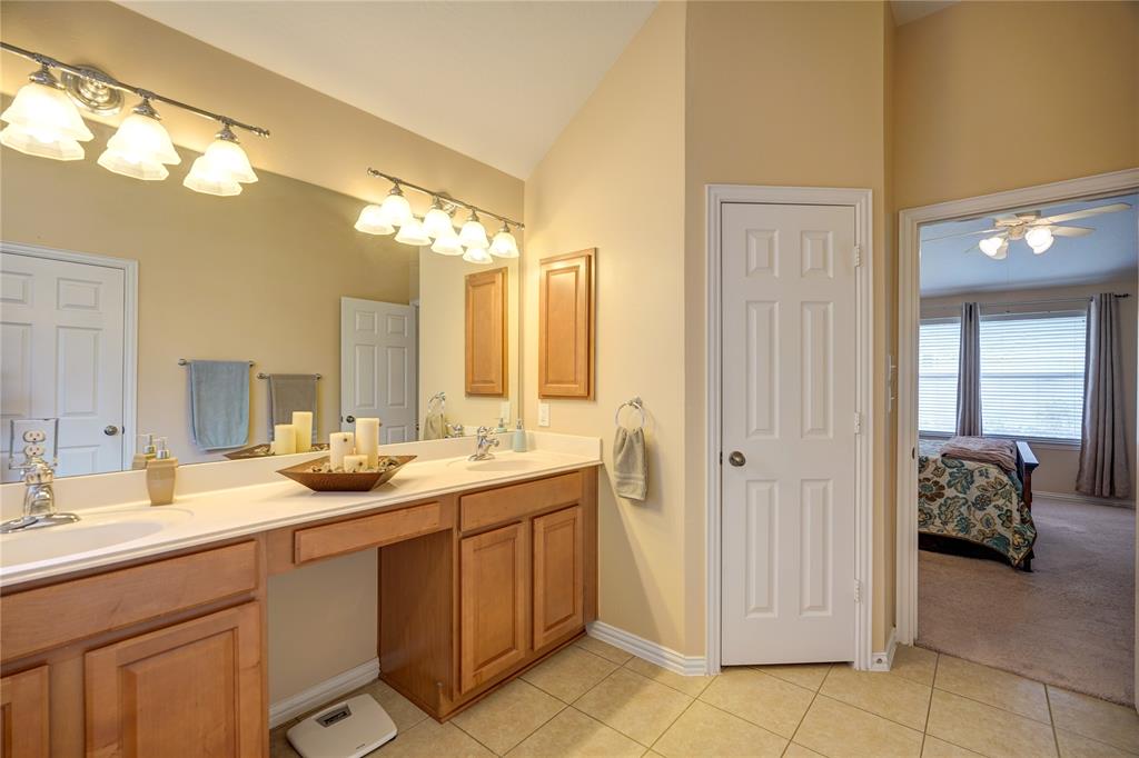 7614 Golden Thistle Lane, Cypress, Texas image 28